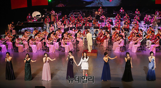 ▲ 삼지연관현악단이 지난 11일 서울 공연을 하고 있다. ⓒ청와대