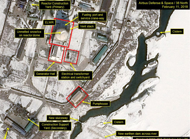 ▲ 영변 시험용 경수로 주변의 모습. 지난 2년에 비해 활발한 활동이 포착됐다고 한다. ⓒ美38노스 화면캡쳐.