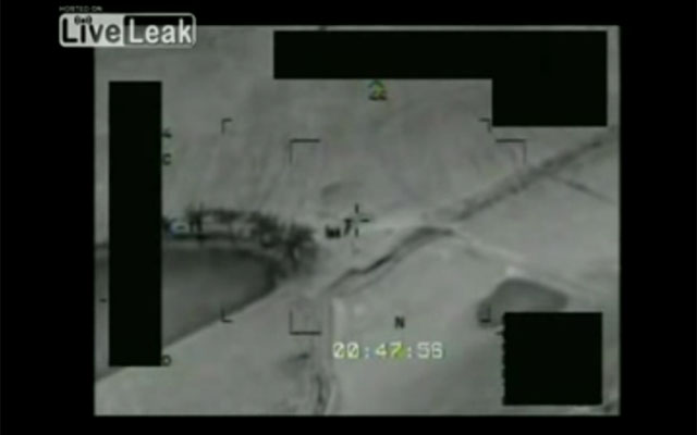 ▲ 이라크에서 IS 조직원으로 의심되는 사람들을 미사일로 공격하기 전 조준하는 MQ-1C 그레이 이글의 열영상. ⓒ라이브리크 화면캡쳐.