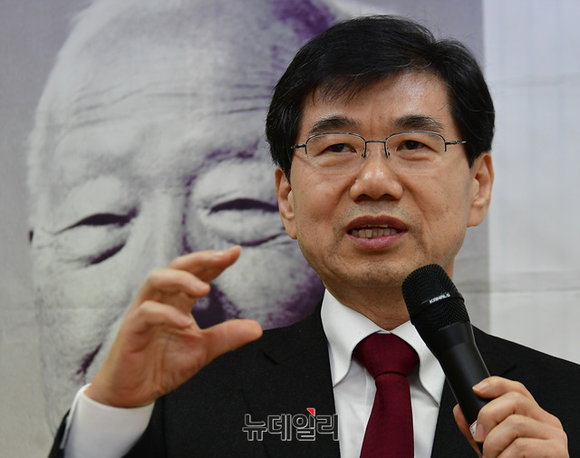 ▲ 20일 오후 서울 마포구 자유아카데미에서 진행된 제84회 우남 이승만(李承晩) 포럼에서 김명구 연세대학교 이승만연구원 교수가 '이승만의 기독교관'을 주제로 강연을 진행하고 있다. ⓒ뉴데일리 정상윤 사진기자