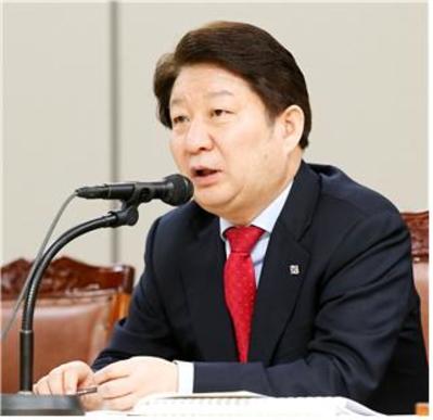 ▲ 권영진 대구시장은 20일 확대간부회의에서 과거 우리가 저질렀던 과오에 대해 책임있는 자세를 필요하다며 원칙과 매뉴얼대로 재난안전에 대비할 것을 주문했다.ⓒ대구시