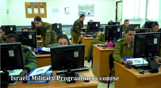 이스라엘 8200부대의 신병 프로그램 교육 현장. ⓒ유튜브 관련 다큐영상 캡쳐.