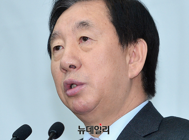 ▲ 자유한국당 김성태 원내대표가 22일 천안함 폭침 주범인 김영철
 북한 노동당 부위원장 한국 방문을 막기 위한 긴급의원총회를 열고 발언하고 있다. ⓒ뉴데일리 공준표 기자