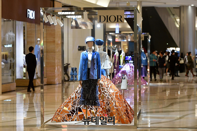 ▲ 영감을 받은 설치작품. 팝업스토어 인근에 전시중이다. ⓒ 뉴데일리 정상윤