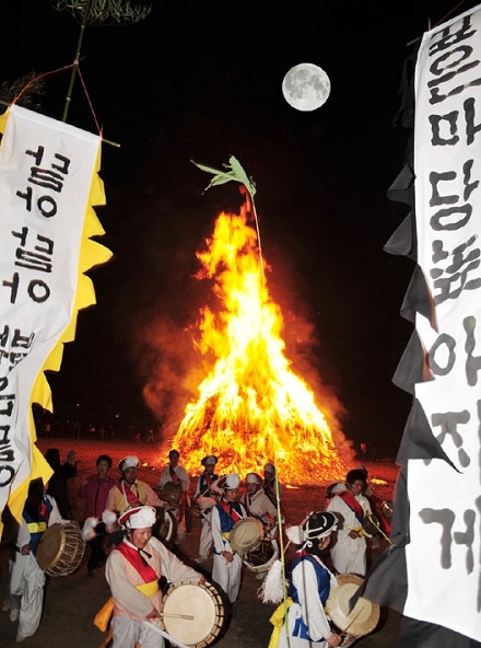 ▲ 지름 30m 초대형 달집태우기.ⓒ대전 중구청