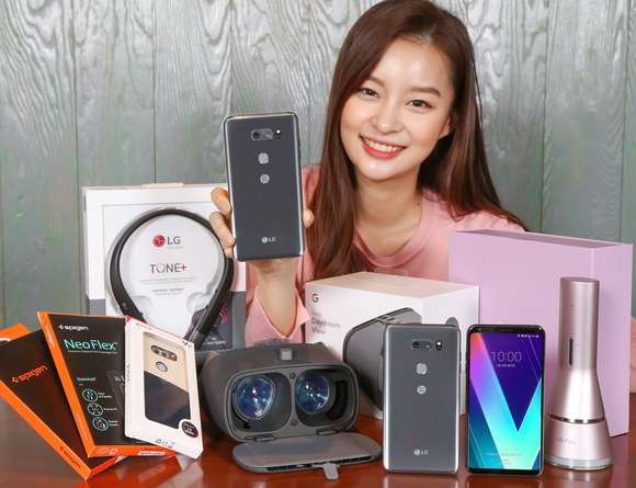 ▲ LG전자가 오는 28일부터 다음달 8일까지 프리미엄 스마트폰 신제품 'LG V30S 씽큐(ThinQ)'의 예약 판매를 실시한다. ⓒLG전자