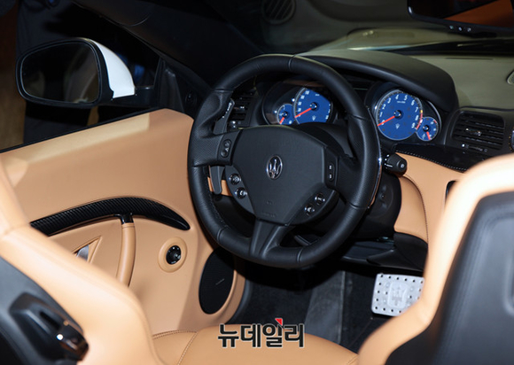 ▲ 마세라티의 그란카브리오 내부 모습.ⓒ이기륭 기자