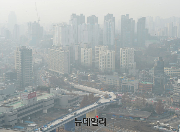 ▲ 미세먼지 주의보(나쁨,150㎍/㎥) 가 발령된 서울. ⓒ뉴데일리 정상윤