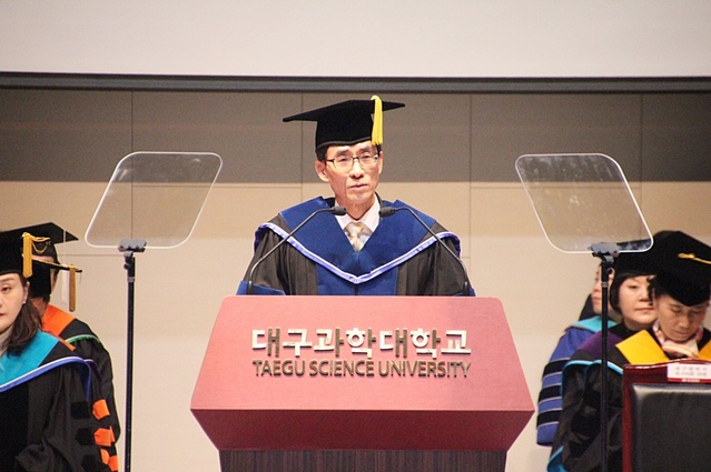 ▲ 28일 개최된 대구과학대학교 제58회 입학식에서 박준 총장이 환영사를 하고 있다.ⓒ대구과학대학교