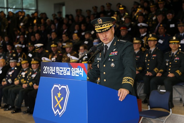 ▲ 국방부 장관 축사를 대독하는 김용우 육군참모총장.ⓒ육군학생군사학교