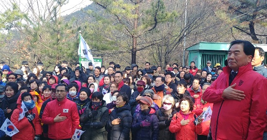 ▲ 정용기 의원이 참가한 가운데 열린 당원결의대회 장면.ⓒ김창견 기자