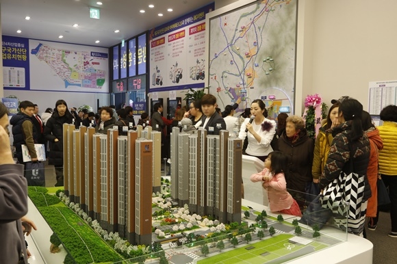 ▲ 자료사진. 최근 반도건설이 선보인 '대구국가산단 유보라 아이비파크 2.0' 견본주택 내. ⓒ반도건설