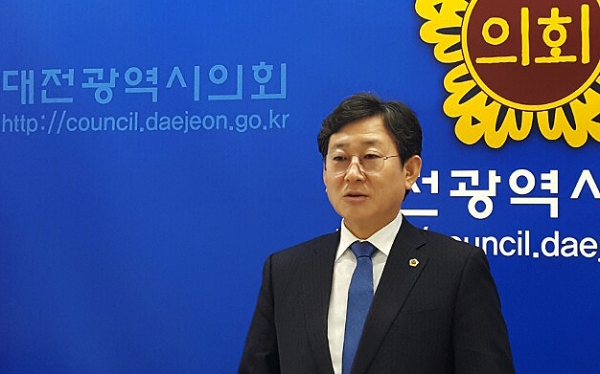 ▲ 김경훈 대전시의장이 5일 민주당 복당에 따른 소회를 밝히고 있다.ⓒ대전시의회