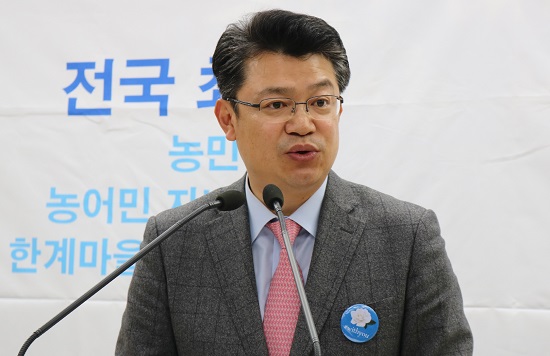 ▲ 더불어민주당 복기왕 충남도지사 예비후보가 5일 충남도청에서 농어촌 공약을 발표했다.ⓒ행복캠프