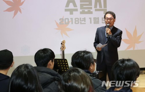 ▲ 조희연 서울시교육감이 5일 서울 영등포구 하자센터에서 열린 2017학년도 고교자유학년제 '오디세이학교' 수료식에 참석해 인사말을 하고 있다. ⓒ뉴시스