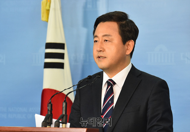 ▲ 자유한국당 김용남 전 의원이 5일 오후 국회에서 기자회견을 열어 경기도지사 출마를 선언하고 있다. ⓒ뉴데일리 이종현 기자