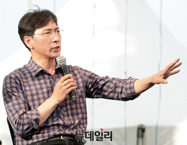 ▲ 더불어민주당 소속 안희정 충남도지사가 수행 비서를 성폭행 한 의혹을 받아 5일 당에서 출당·제명됐다. ⓒ뉴데일리 공준표 기자