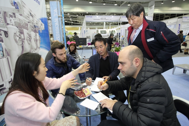 ▲ 국내 유일의 섬유·봉제기계 전문전시회인 대한민국국제섬유기계전(KORTEX)이 110개사 350개 부스 규모로 7일부터 9일까지 엑스코에서 열린다.ⓒ엑스코