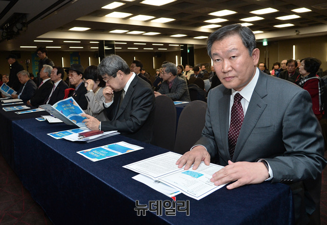 ▲ 왼쪽부터 김재식 해병대서울수복전우회장, 정성희 국제교류협력기구 법인이사, 조동근 명지대 교수 ⓒ 뉴데일리 공준표