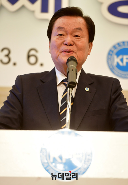 ▲ 김경재 한국자유총연맹 총재가 6일 퇴임식을 열고 퇴임사를 전하고 있다.ⓒ뉴데일리 정상윤