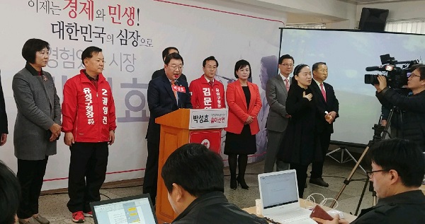 ▲ 자유한국당 박성효 전 대전시장이 6일 시당에서 대전시장선거 출마를 선언하고 있다.ⓒ한국당 대전시당