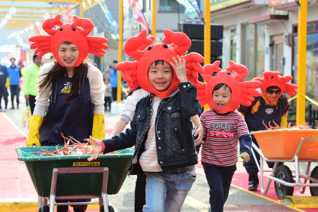 ▲ 지난해 열린 영덕대게축제 대게싣go!달리go! 장면.ⓒ영덕군