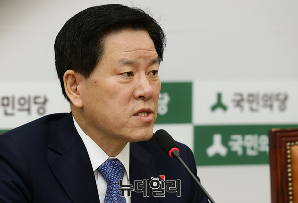▲ 주승용 국민의당 전 원내대표가 지난해 3월 원내대표실에서 발언을 하고 있다. ⓒ뉴데일리 이종현 기자