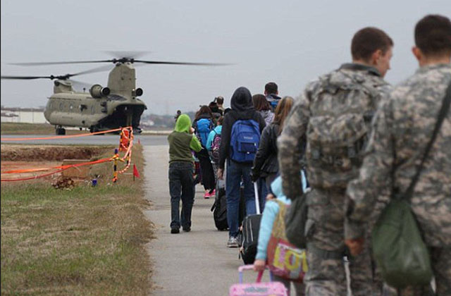 ▲ 2017년 주한미군이 실시한 '비전투원 소개작전(NEO)' 훈련의 한 장면. 북한이 요구하는 주한미군 철수가 받아들여지면 훈련이 아닌 실제 상황을 접할 수 있다. ⓒ美육군 공개사진.