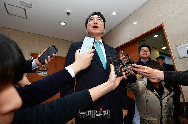 ▲ 박수현 전 청와대 대변인이 지난달 5일 국회에서 기자회견을 열어 충남도지사 출마를 선언하고 있다. ⓒ뉴데일리 정상윤 기자