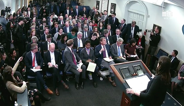 ▲ 9일(현지시간) 美백악관 브리핑에 참석한 언론 가운데 일부는 