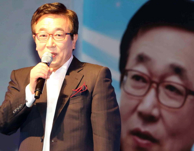 ▲ 서병수 부산광역시장은 10일 부산 벡스코 오디토리움에서 출판기념회를 열고 재선 도전을 공식화했다. 사진은 지난 2014년 6·4 지방선거를 앞두고 출판기념회를 하고 있는 모습. ⓒ뉴시스 사진DB