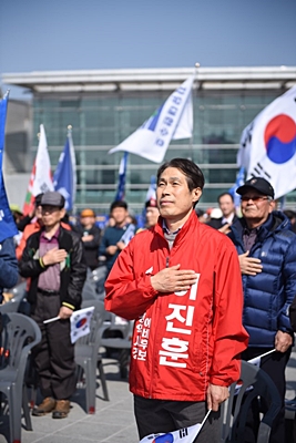 ▲ 이진훈 대구시장 예비후보가 동대구역 박정희 대통령 동상 설립 발대식에 참석했다.ⓒ이 예비후보측