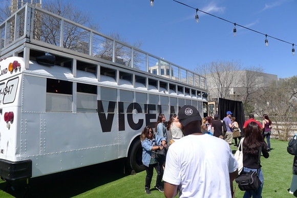 ▲ ⓒ바이스랜드 행사장 부스를 방문한 사람들.