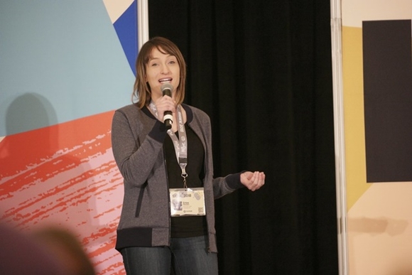 ▲ ⓒ관중 및 심사위원 앞에서 사업에 대해 투자유치 발표를 하고있는  대표 에리카(Erica).