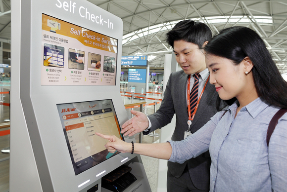 ▲ 제주항공은 스마트 체크인 서비스를 개선해 이용자 편의를 강화한다고 12일 밝혔다.ⓒ제주항공