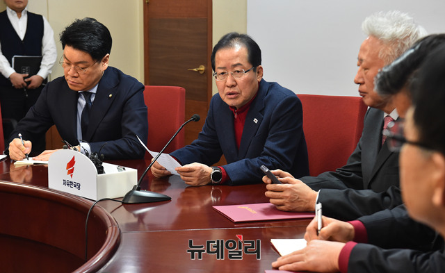 ▲ 자유한국당 홍준표 대표가 중앙당 공천관리위원회의에서 모두발언을 하고 있다. ⓒ뉴데일리 이종현 기자