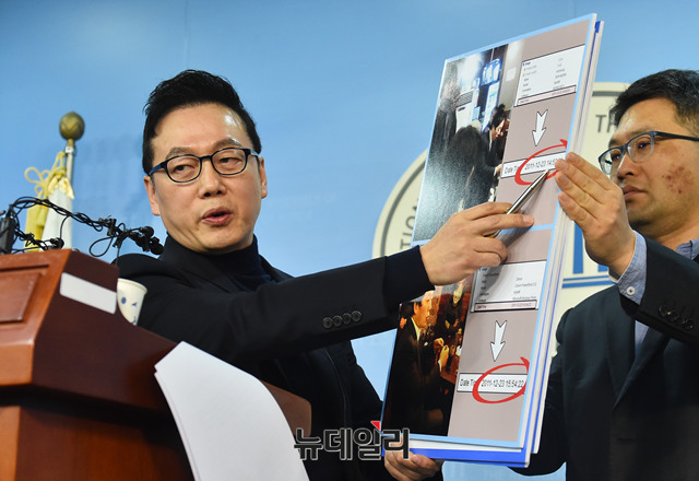 ▲ 12일 국회 정론관에서 반박 기자회견을 하고 있는 정봉주 전 의원. ⓒ 뉴데일리 이종현 기자