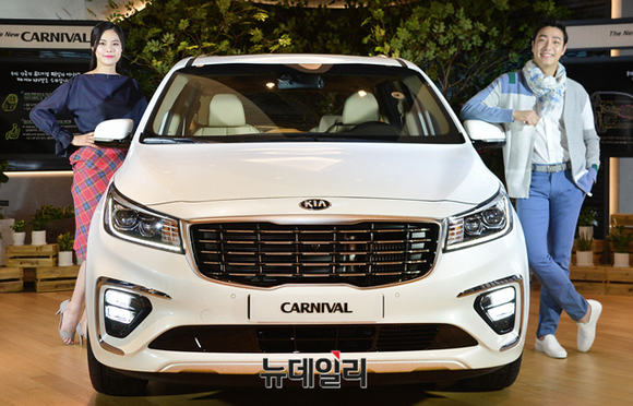 기아자동차는 13일 서울 강남구 압구정에 위치한 BEAT 360에서 ‘뉴 카니발’의 사진영상발표회를 갖고 본격 판매에 돌입했다.ⓒ공준표 기자