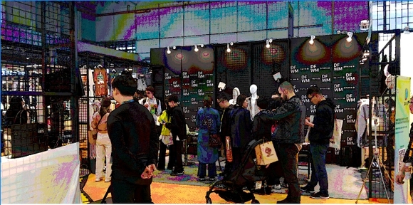 ▲ CHIC를 찾은 참관객들이 전시장을 둘러보고 있다.  ⓒ동대문시장 글로벌명품시장 육성사업단