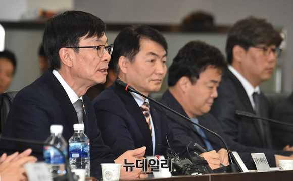 ▲ 김상조 공정거래위원장(왼쪽). ⓒ이종현 기자