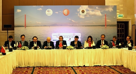 ▲ 금융약정 체결식 후 참석자들이 기념촬영을 하고 있다. ⓒSK건설