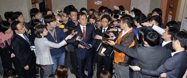 ▲ 국회 기자회견장에서 기자회견 후 국회출입기자들의 질문을 받고 있는 최형두 창원시장 예비후보(자료사진). ⓒ뉴시스 사진DB