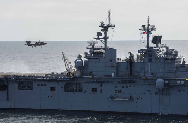 ▲ F-35B 이착륙 훈련 중인 美해군 강습상륙함 '와스프' 함(LPD-1). 올해 한미해병합동훈련인 '쌍룡 훈련'에 日이와쿠니 해병기지에 주둔 중인 F-35B를 싣고 참가할 가능성이 높아 보인다. ⓒ美해군 공개사진.