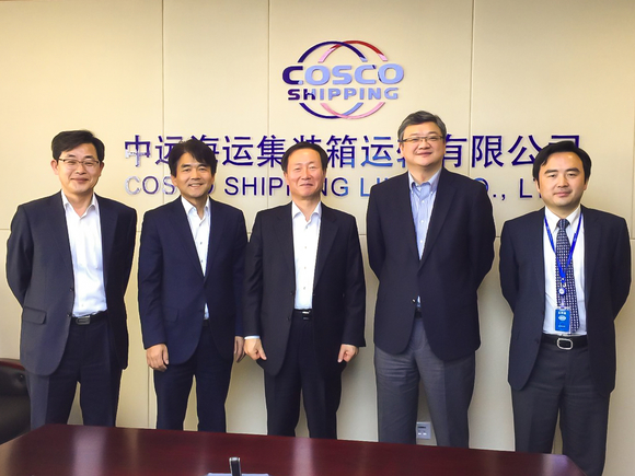 ▲ 왕하이민 코스코 컨테이너라인 사장(오른쪽 두번째)과 김칠봉 SM상선 사장(오른쪽 세번째) ⓒSM상선