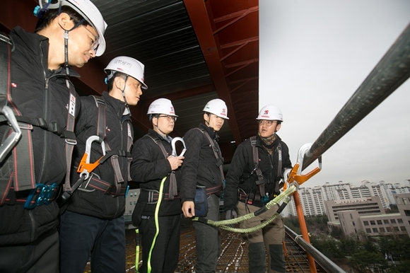 ▲ 쌍용건설이 추락방지 교육을 실시하고 있다. ⓒ 쌍용건설