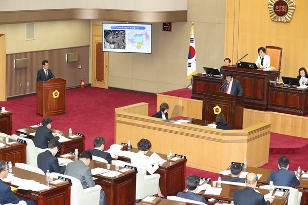 ▲ 충북도의회가 22일 363회 임시회 1차 본회의를 열고 5분 자유발언을 진행하고 있다.ⓒ충북도의회