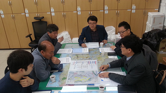 ▲ 포항시는 수질오염사고의 근본적인 예방을 위해 형산강·구무천 중금속 오염에 따른 생태하천 복원사업을 위한 국비지원 건의협의차 22일 대구지방환경청을 찾았다.ⓒ포항시