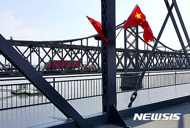 ▲ 북한에서 中단둥으로 가는 북한 화물차. 최근 북한에서 중국으로 가는 화물차 수가 크게 늘었다고 한다. ⓒ뉴시스. 무단전재 및 재배포 금지.