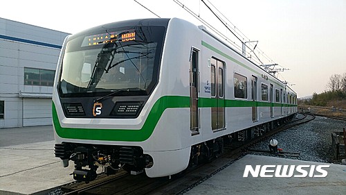 서울교통공사(사장 김태호)와 KT(대표이사 황창규)는 정보통신기술(ICT)로 지하철 이용객들의 편의를 개선한다고 23일 밝혔다. 서울교통공사 관계자는 