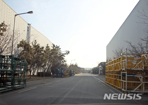 지난 2월 22일 기나긴 자본잠식으로 셧다운이 예고된 한국GM 군산공장 풍경. 빈 작업대가 눈에 띈다. ⓒ뉴시스